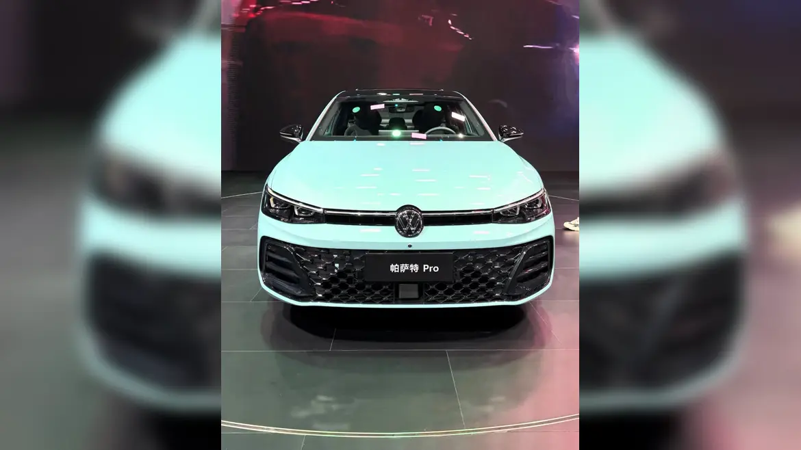 Volkswagen Passat Pro Önden Görünüm