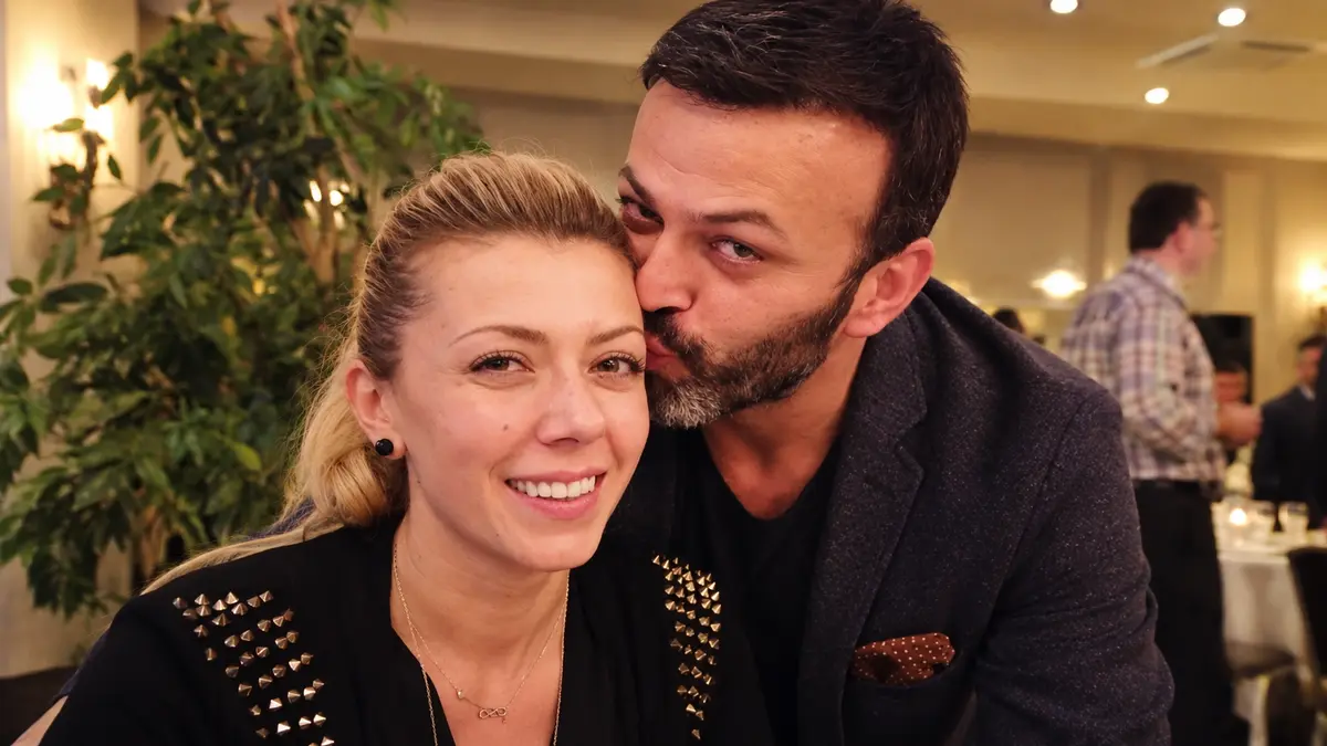 Serhat Kılıç kardeşi Sinem Kılıç ile birlikte