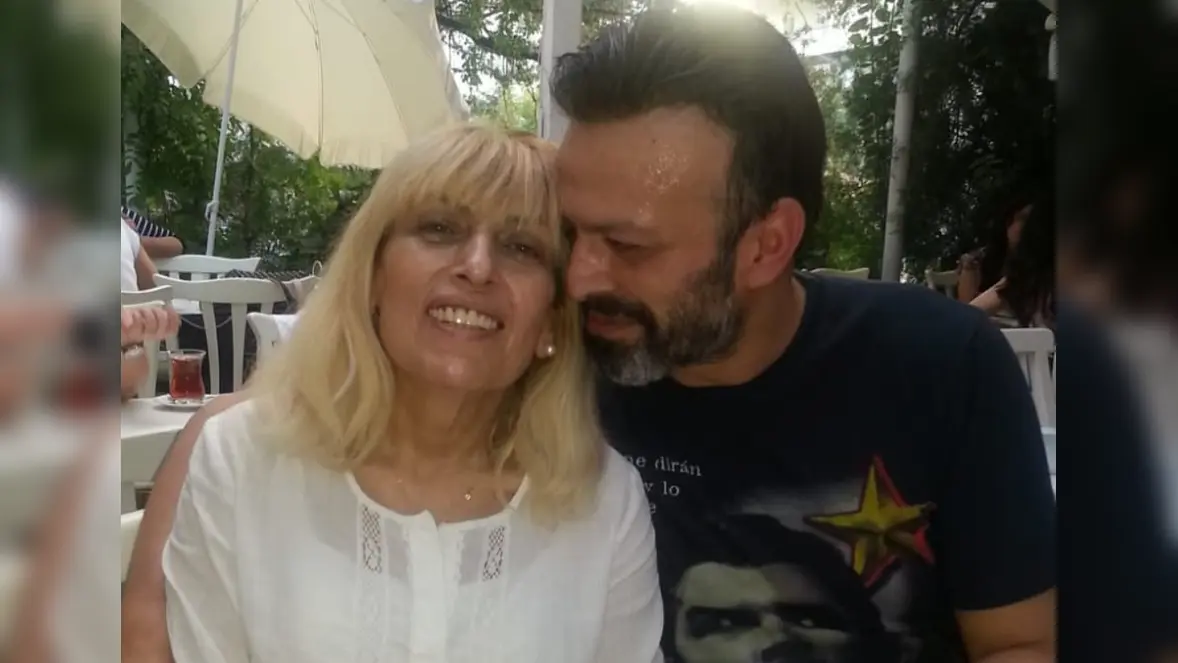 Serhat Kılıç'ın rahmetli annesi ile paylaştığı fotoğraf