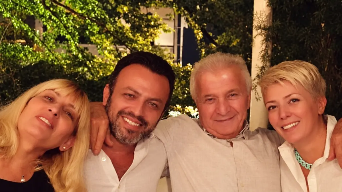 Serhat Kılıç annesi, babası ve kardeşi ile birlikte