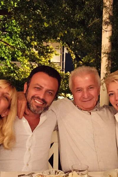 Serhat Kılıç annesi, babası ve kardeşi ile birlikte