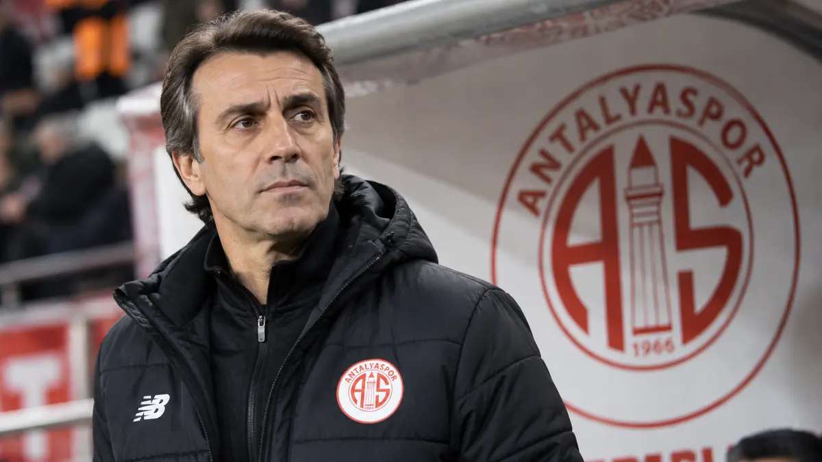 Antalyaspor Bülent Korkmaz ile Yollarını Ayırdı