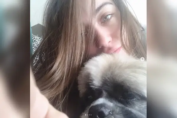 hazal kaya 12 yıllık köpek dostunu kaybetti