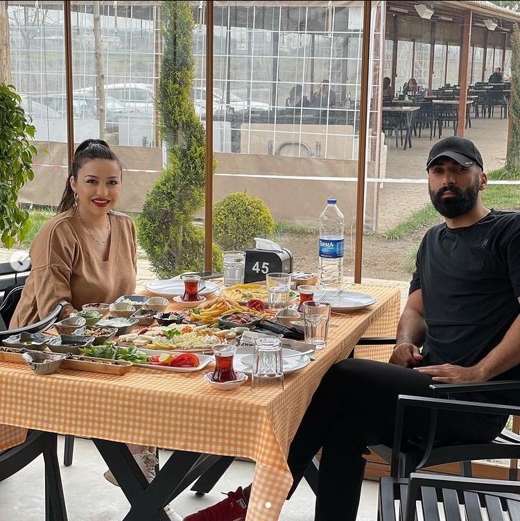 Mami Emen kimdir? Kaç yaşında, filmleri, sevgilisi 1 Mami Emen ve eşi Eylem Emen resimleri